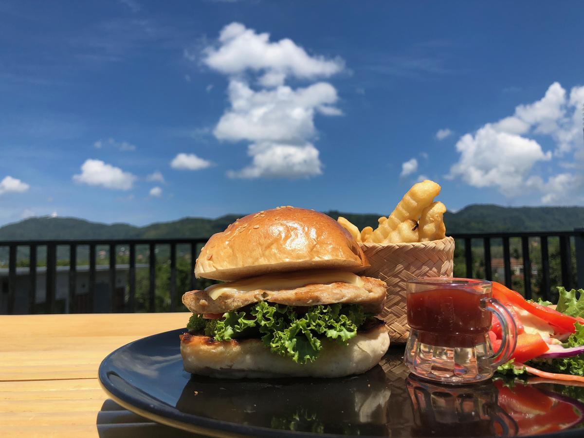 Gamers Paradise Hotel 찰롱 외부 사진