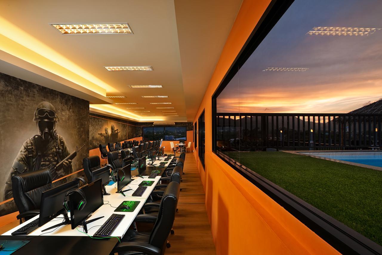 Gamers Paradise Hotel 찰롱 외부 사진