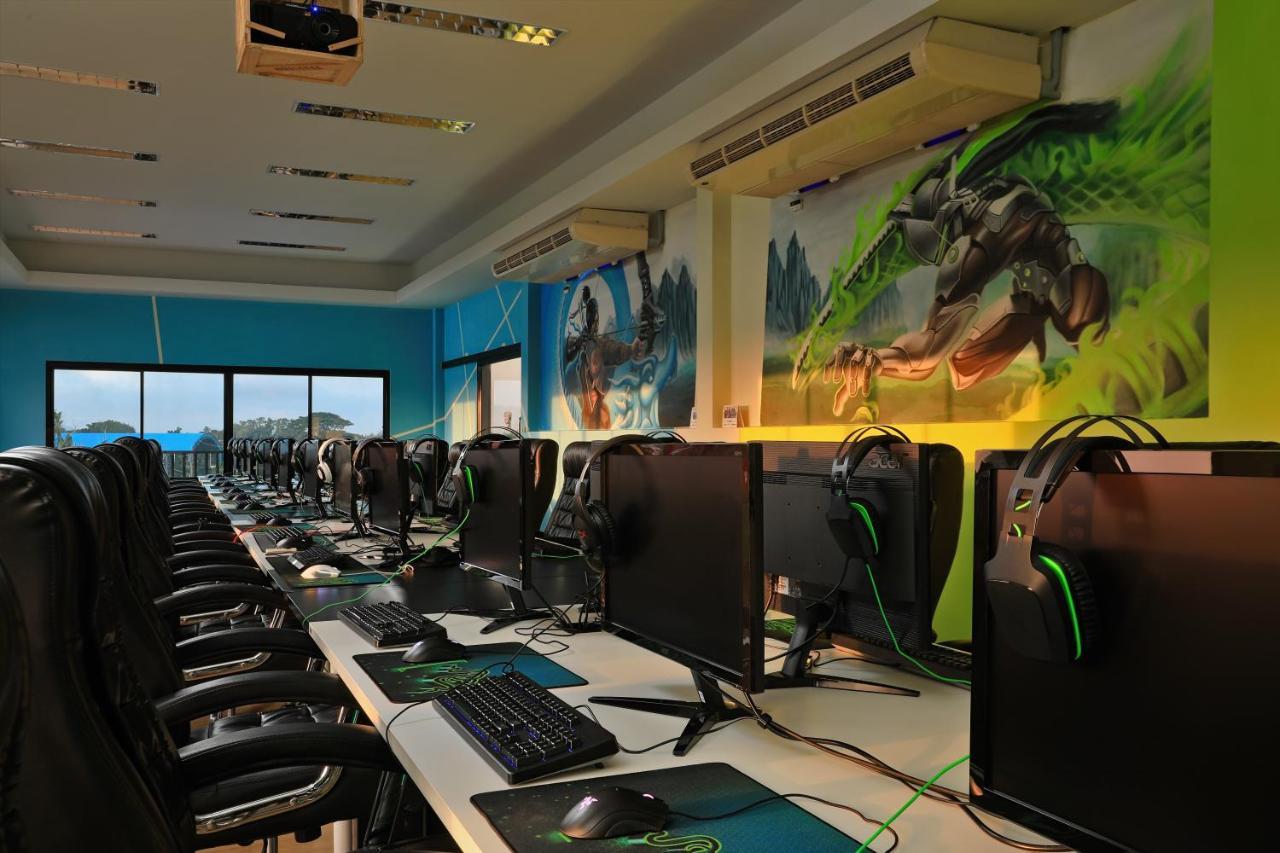 Gamers Paradise Hotel 찰롱 외부 사진