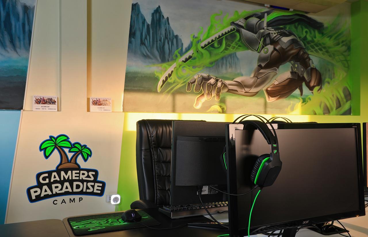 Gamers Paradise Hotel 찰롱 외부 사진