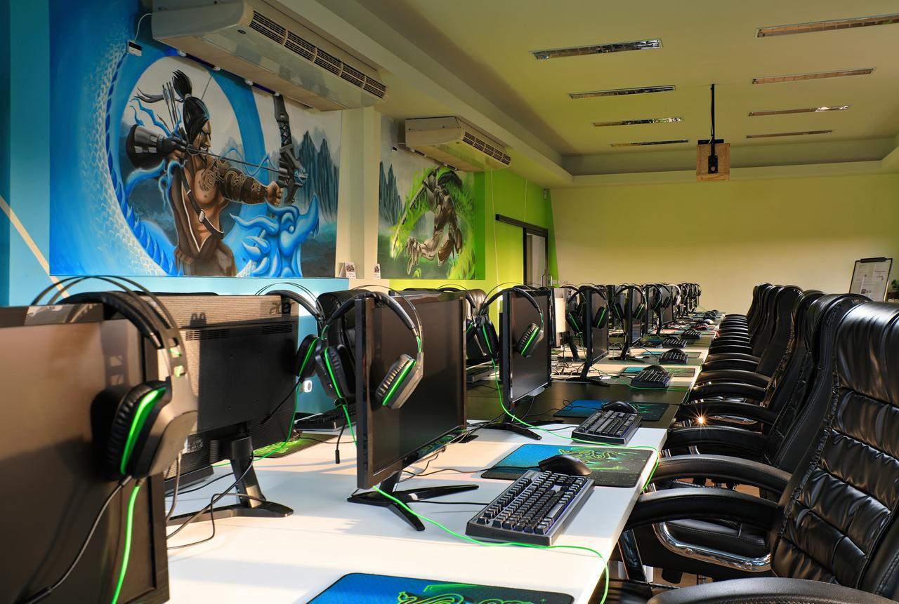 Gamers Paradise Hotel 찰롱 외부 사진