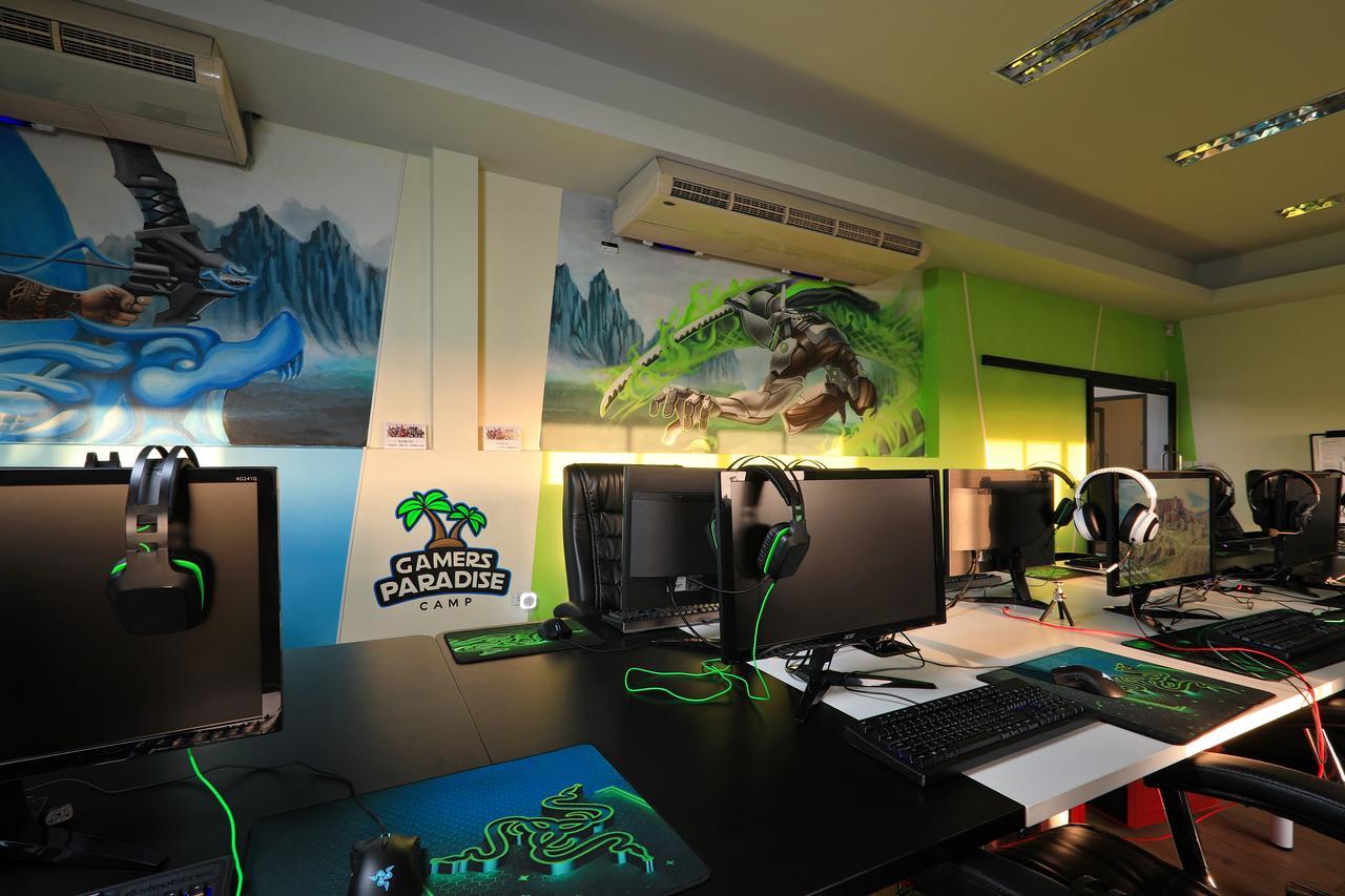 Gamers Paradise Hotel 찰롱 외부 사진