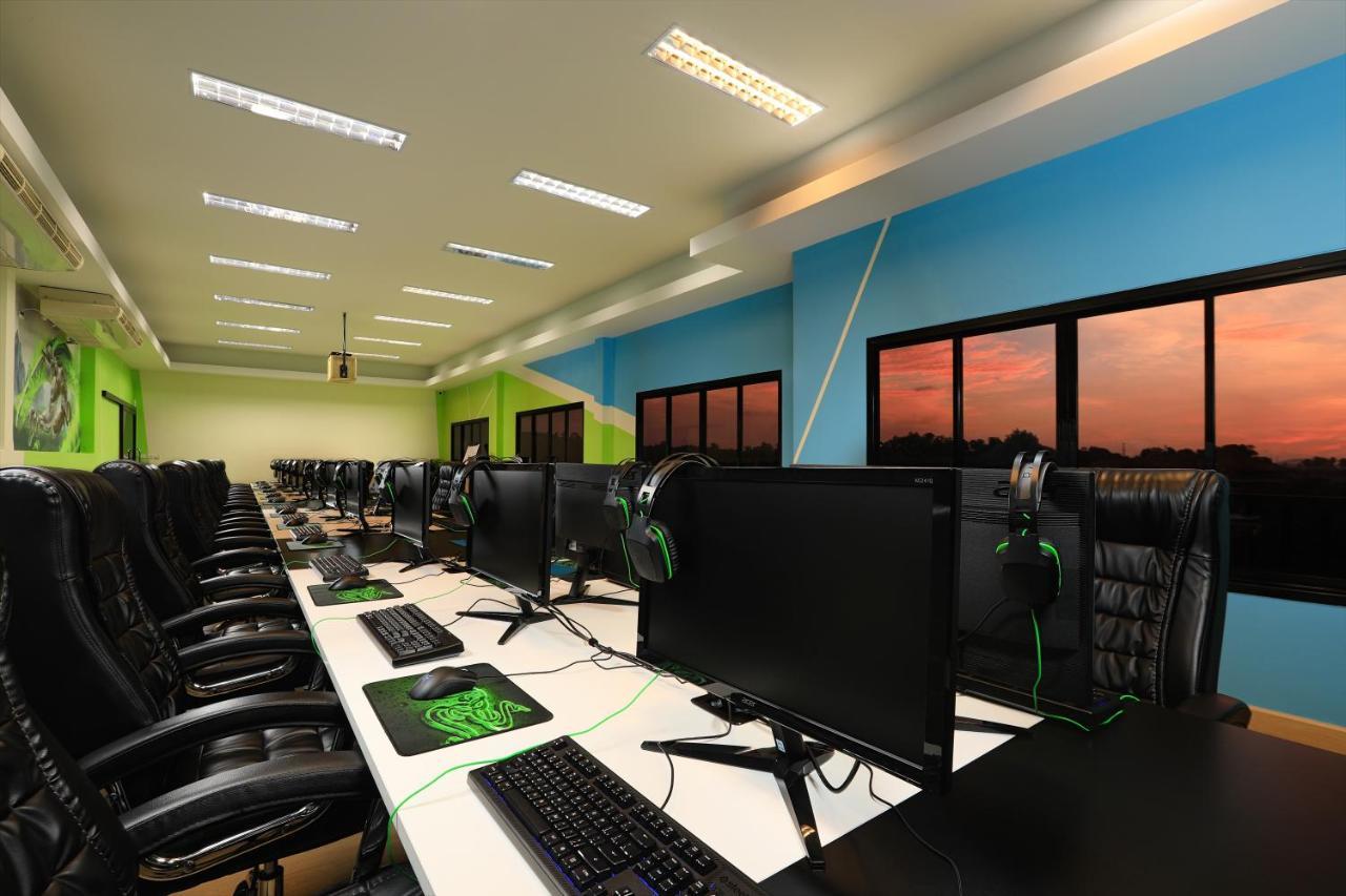 Gamers Paradise Hotel 찰롱 외부 사진